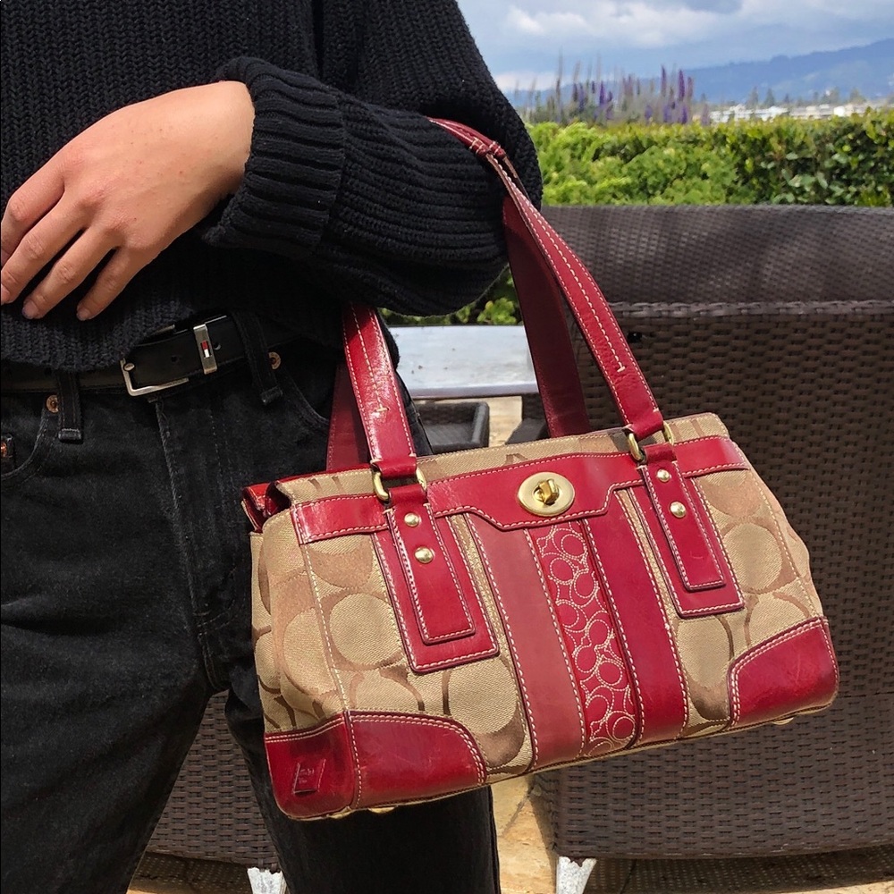 COACH HANDBAG